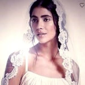 David's Bridal White Fingertip Veil NWT